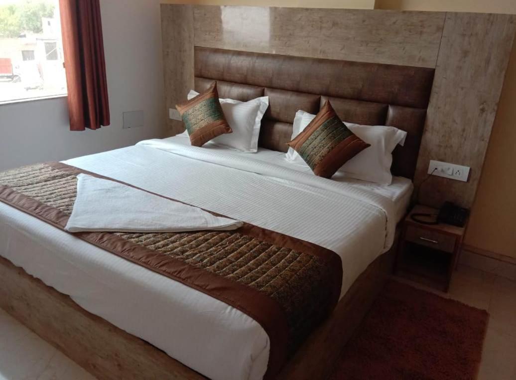 Hotel Broadway New Delhi Exterior photo